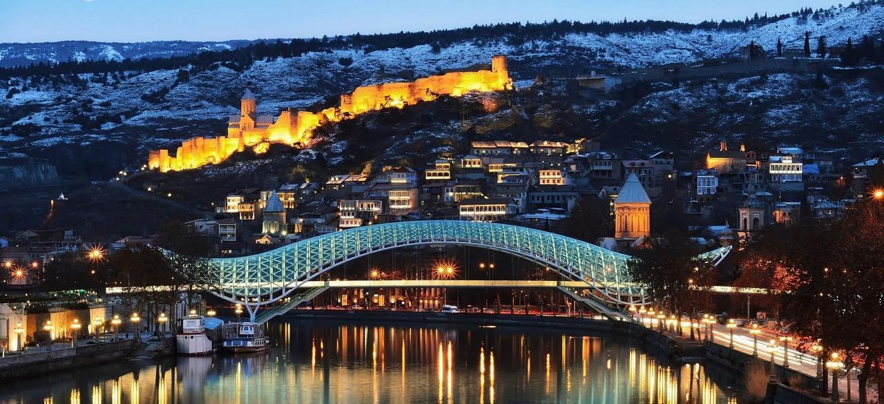 White Tiger In Center Of Tbilisi 아파트 외부 사진